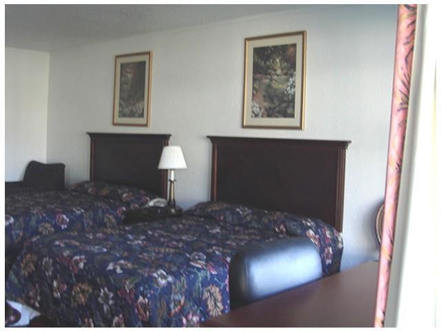 Red Carpet Inn Jesup Room photo